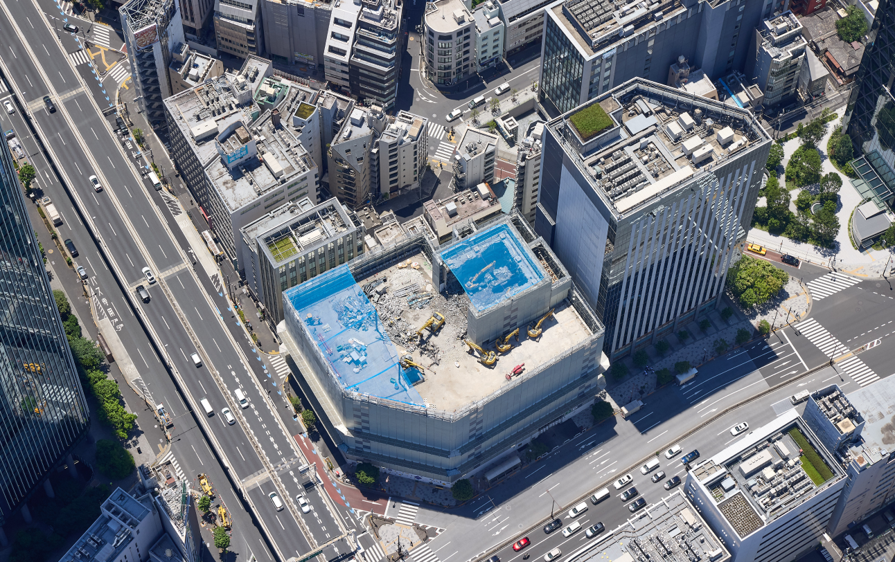 上空からも解体作業が確認できます。