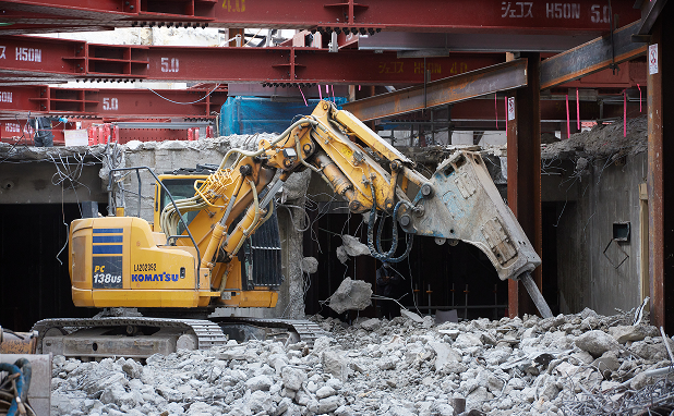 地下でも活躍する建機は作業機が短い仕様です