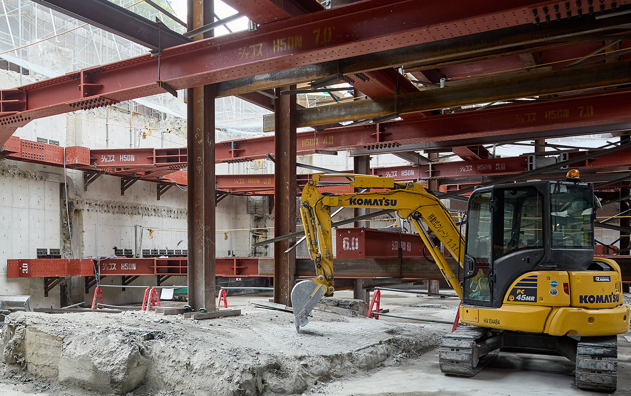 コマツの建機もまだまだ活躍しています